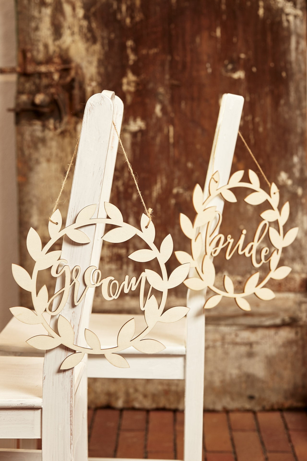 2 Stuhlschilder Holzkranz Bride & Groom