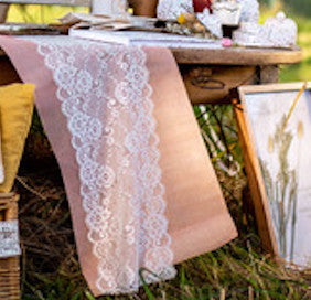 1 Tischläufer Blumenspitze