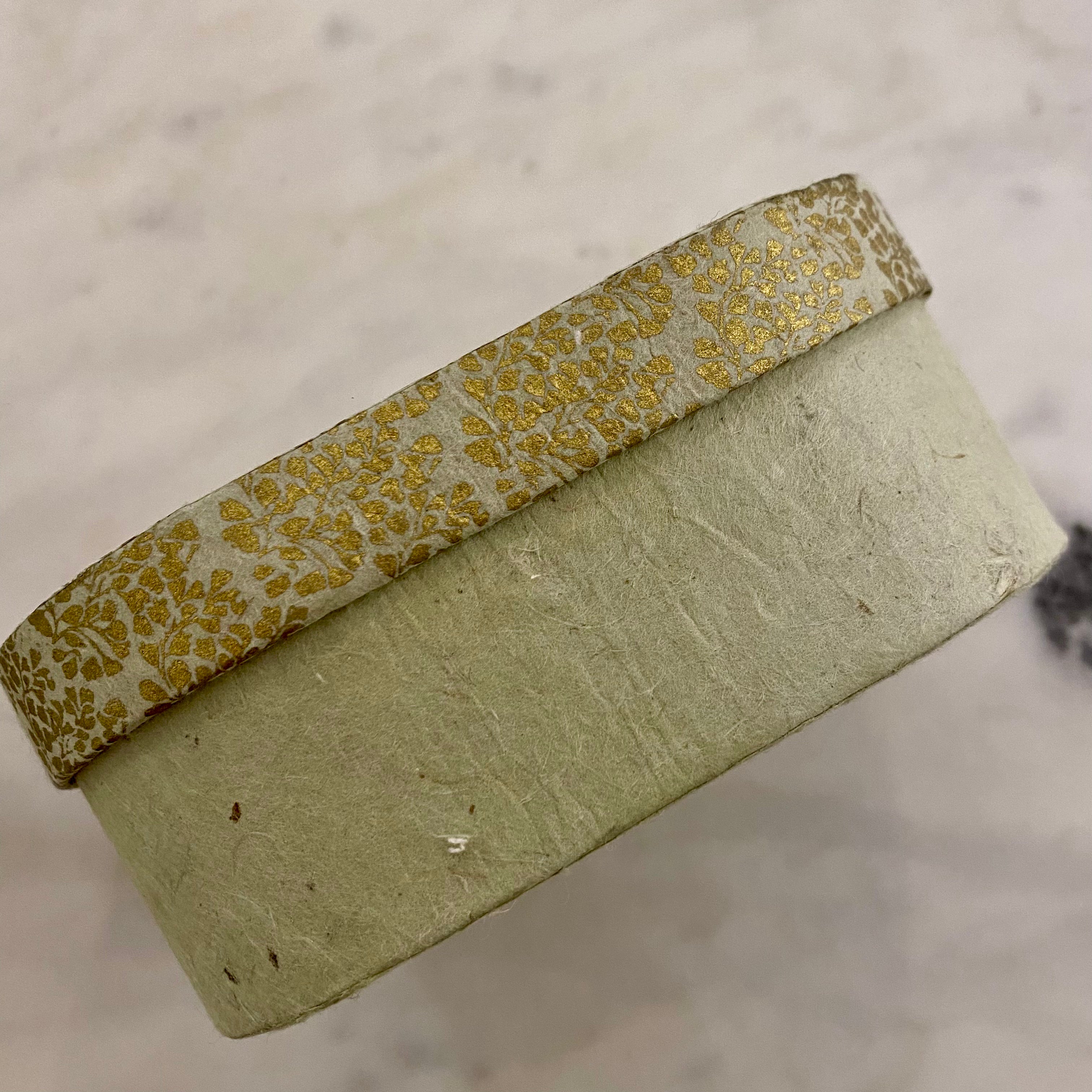 1 Box oval Mint/ Gold